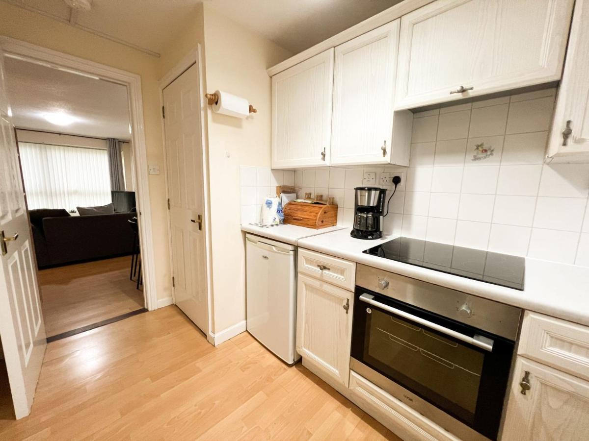 2 Bedroom - River Clyde Home - Parking Глазго Экстерьер фото